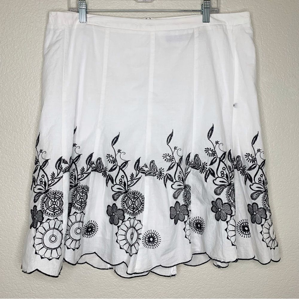 Torrid Vintage White Embroidered Floral Skirt